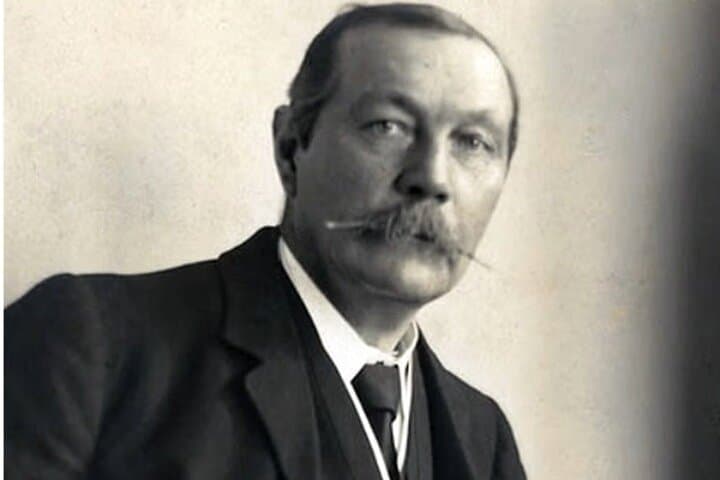 Become Sherlock Holmes: Immersive Arthur Conan Doyle Walking Tour in Edinburgh