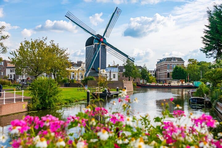 Private transfer Amsterdam to Rotterdam with 2-hour stop in Leiden photo 3