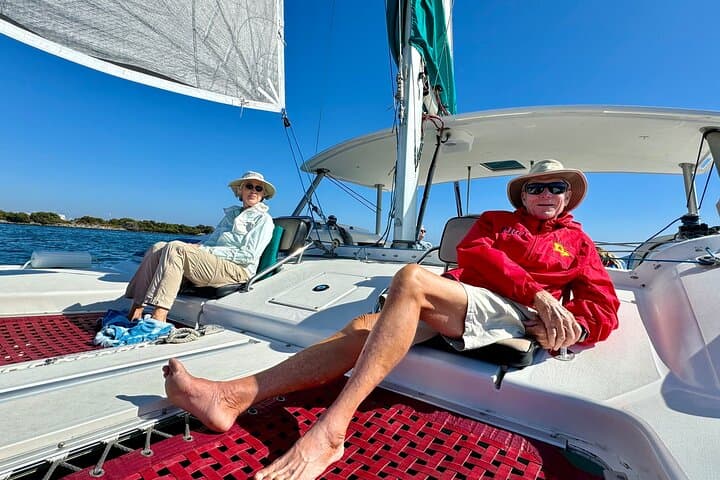 San Diego Catamaran Sailing: 2.5-Hour Small-Group Harbor Cruise with Drinks