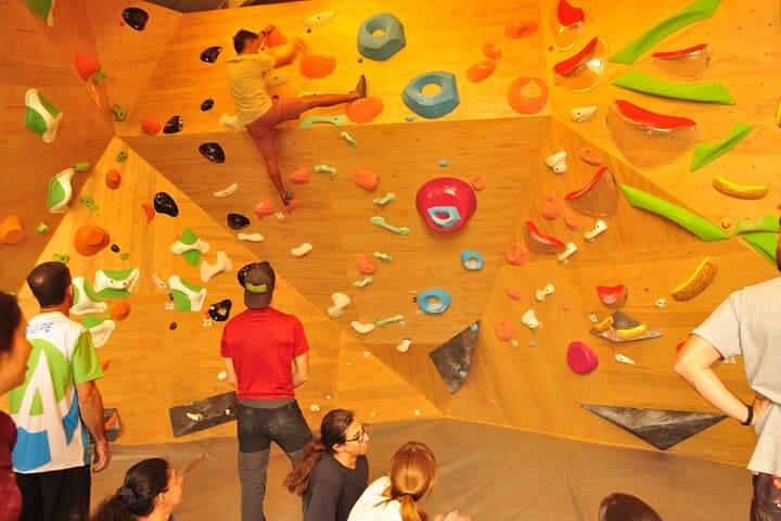 Floripa Indoor Climbing: Bouldering & Lead Sessions in Florianópolis photo 2