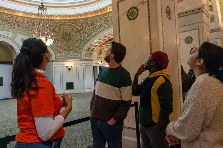 Chicago Loop Walking Tour: Millennium Park, The Bean & Architectural Highlights photo 3