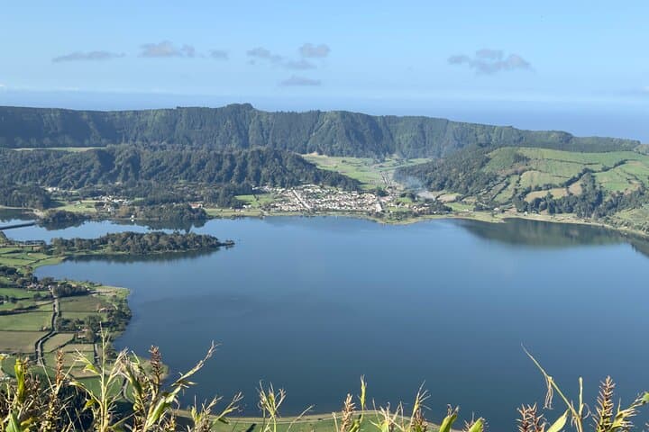 Private Hike in São Miguel: Craters, Lakes & Waterfalls on a Guided Trail photo 5