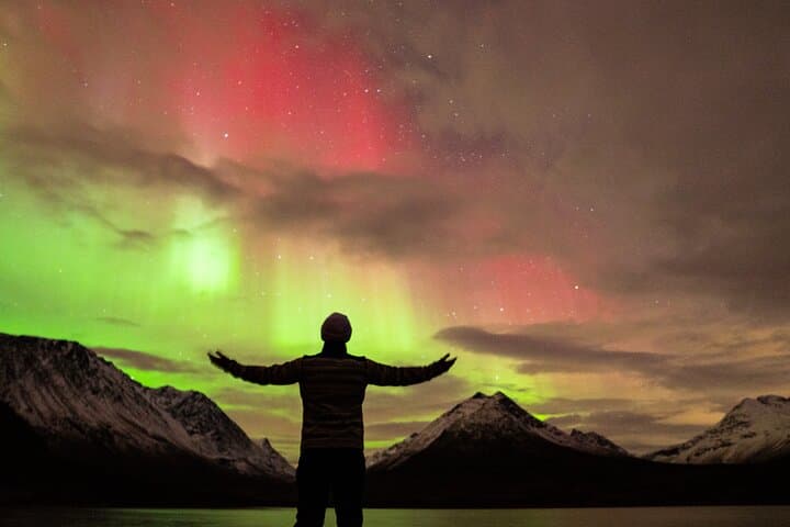 Tromsø Northern Lights Bus Tour: 7-Hour Guided Aurora Chase with Photos & Hot Drinks photo 4