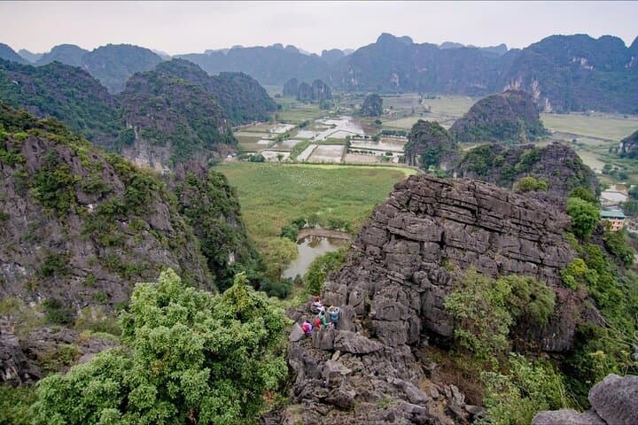 Ninh Binh Highlights Tour: Tam Coc Boat, Hoa Lu & Mua Cave Day Trip photo 3