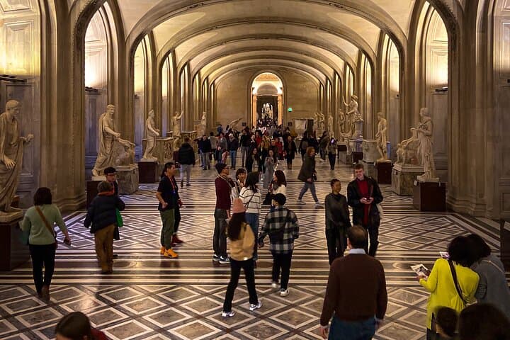 Inside the Louvre: Mona Lisa Access and Highlights Guided Tour