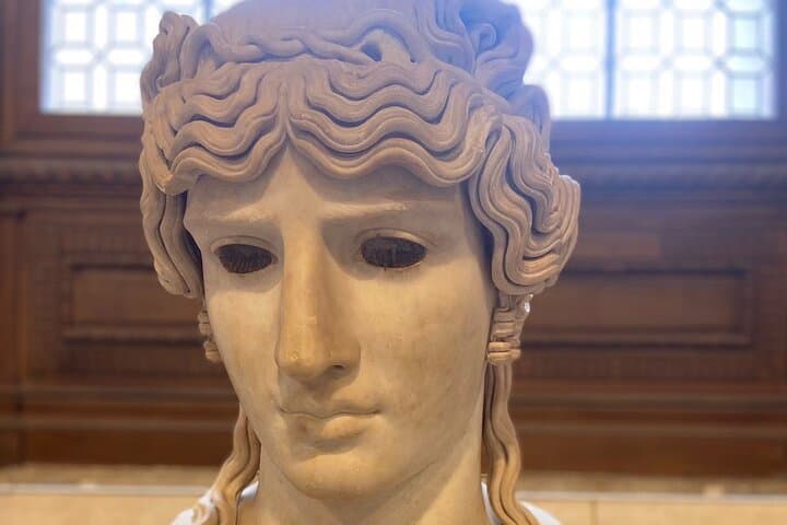 Private Louvre Tour: Skip-the-Line Guided Visit to the Mona Lisa & Masterpieces photo 2