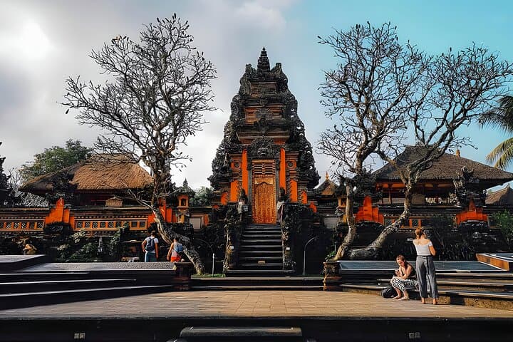 Ubud to Uluwatu Sunset Tour: Waterfall, Monkey Forest & Jimbaran Seafood Dinner photo 4