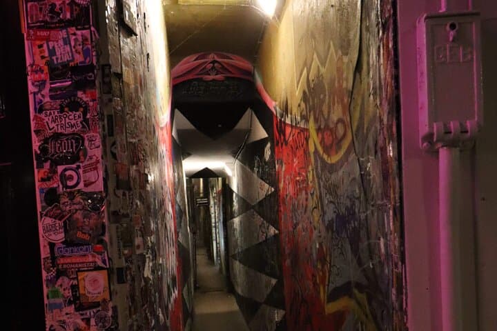Private Coffee Shop & Red Light District Tour — Amsterdam Walking Experience photo 3