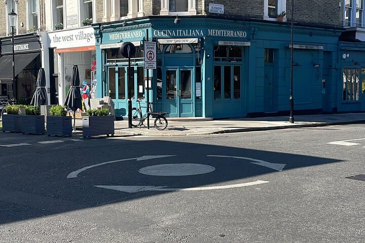 Ted Lasso London Taxi Tour: Explore Filming Locations in a Classic London Black Cab photo 6