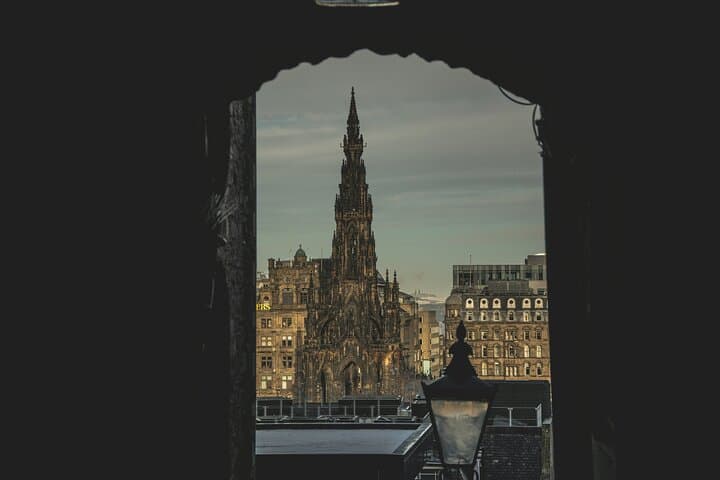 Edinburgh City Highlights: Full-Day Castle, Royal Mile & Holyrood Experience