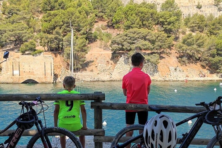 Explore the Calanques by Electric Mountain Bike: Cassis Virtual-Guide Rentals photo 3