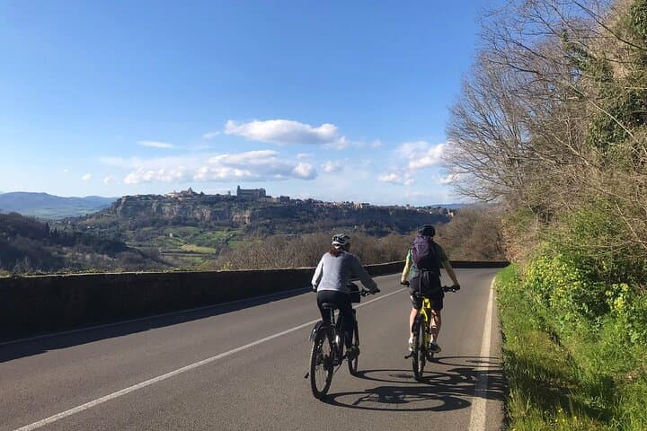 Full-Day E‑Bike Tour to Civita di Bagnoregio and Orvieto from Rome — Wine Tasting & Dinner photo 3