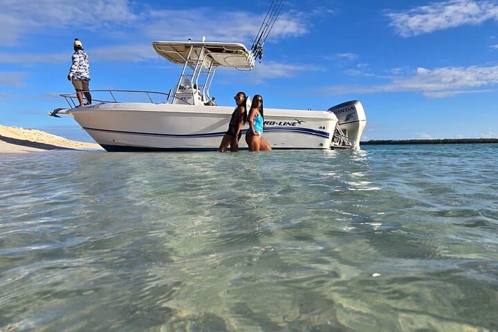 Bahamas Private Center Console: Swimming Pigs, Snorkel Reefs & Turtle Bays photo 2