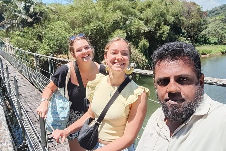 Kandy Tuk-Tuk Private City Tour: Temple, Tea & Botanical Gardens photo 3