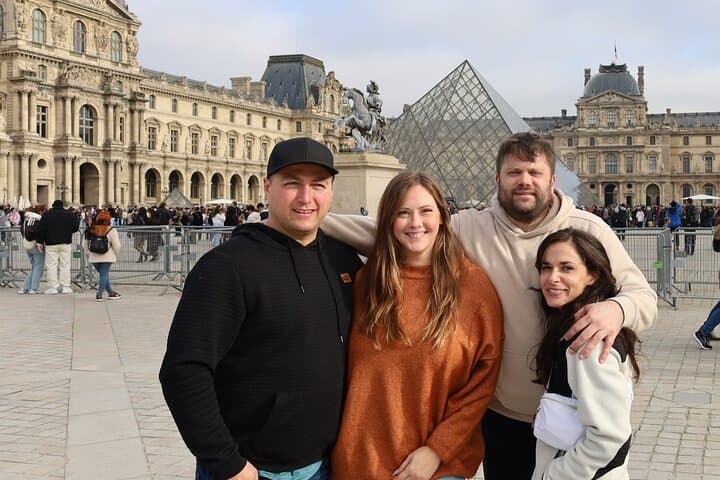 Full-Day Paris Van Tour with Pro Photoshoot — Eiffel, Louvre & Montmartre photo 4
