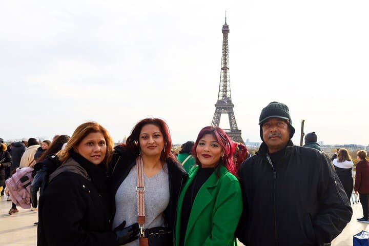 Full-Day Paris Van Tour with Pro Photoshoot — Eiffel, Louvre & Montmartre photo 2