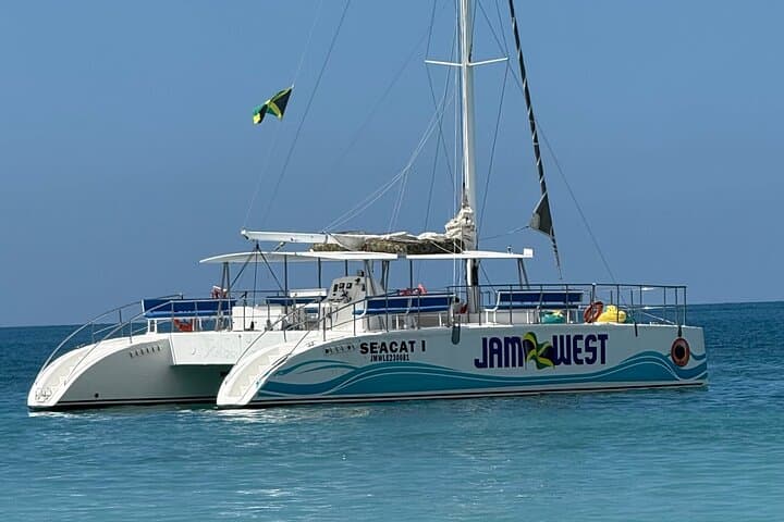 Negril Adults-Only Catamaran Cruise and Snorkel to Rick's Cafe photo 5