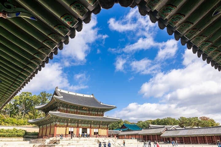 Seoul Layover Private Tour: Hanbok, Palaces, Namsan & Local Eats photo 2