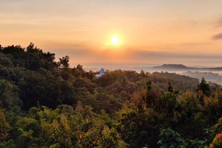 Borobudur Sunrise at Setumbu Hill with Prambanan: Full-Day Temple Tour from Yogyakarta photo 2