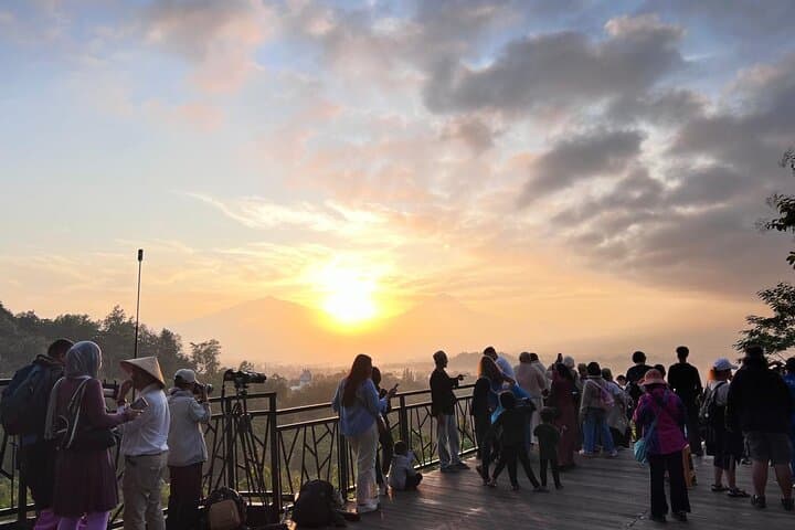 Borobudur Sunrise at Setumbu Hill with Prambanan: Full-Day Temple Tour from Yogyakarta photo 5