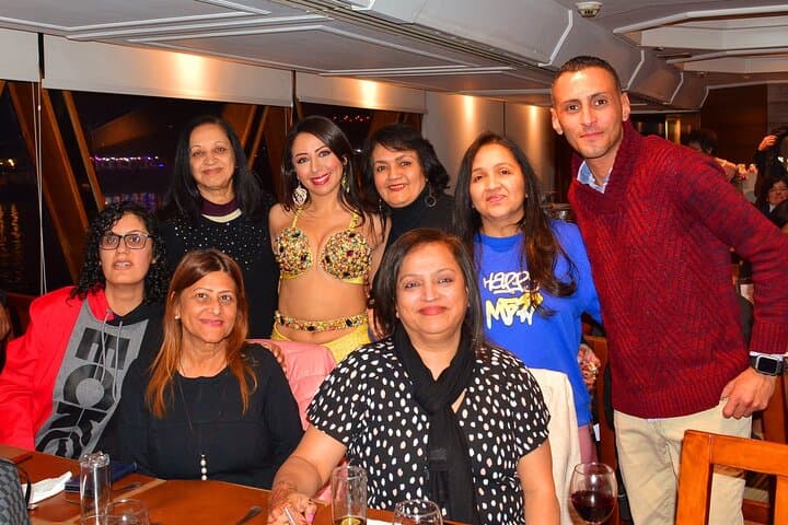 Nile Dinner Cruise in Cairo with Tanura & Belly Dance — Evening on the Nile