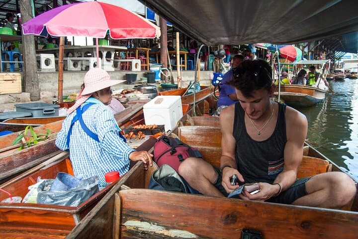 Bangkok Day Tour: Floating Market, Dragon Temple, Bubble Cafe & Chinatown photo 4