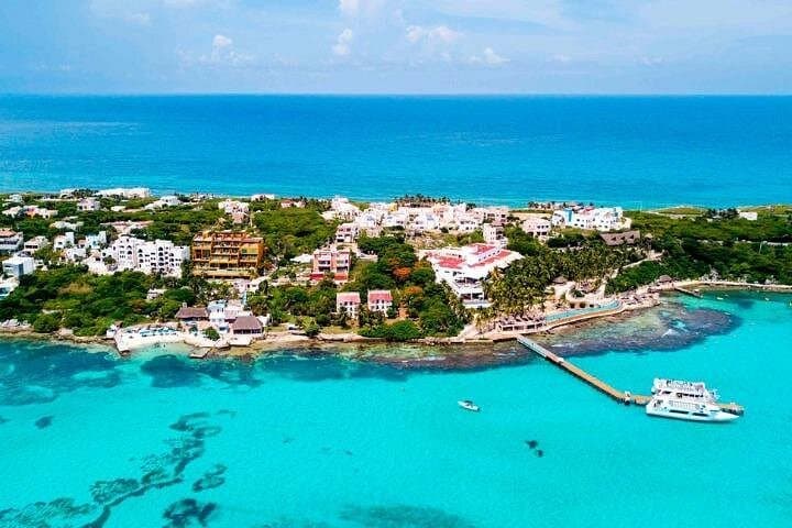 Luxury Catamaran to Isla Mujeres: Snorkel El Meco, Open Bar & Lunch photo 3