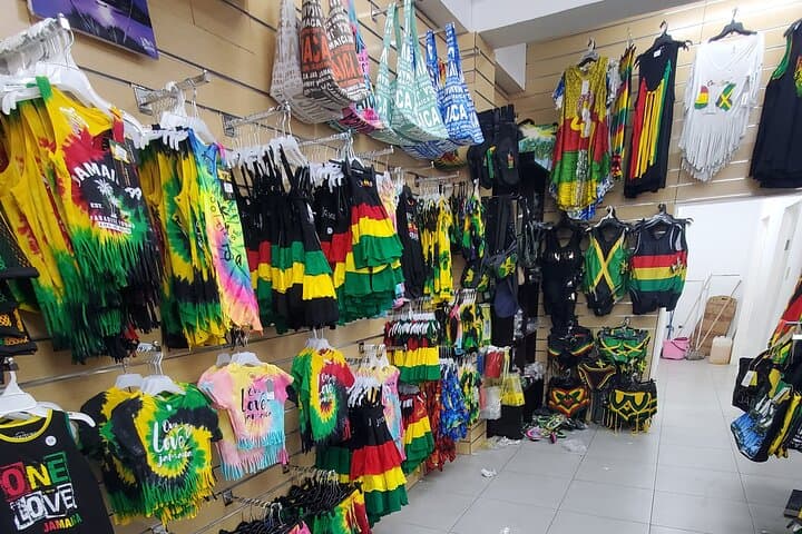 Montego Bay Highlights: Private City Tour, Markets & Doctor's Cave Beach photo 2