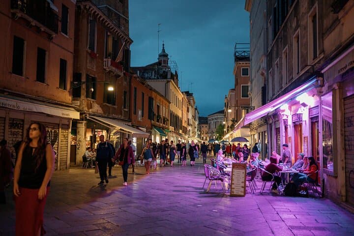 Glide and Discover: Venice Gondola Ride and Guided Walking Tour photo 3