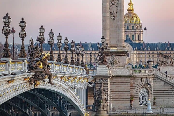 Paris Highlights by Private Car: Eiffel, Louvre & Historic Île de la Cité photo 5