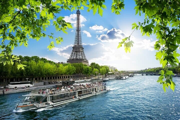 Paris in 60 Minutes: Seine River Cruise from the Eiffel Tower