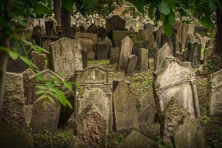 Inside Jewish Prague — Josefov Synagogues, Old Jewish Cemetery & Holocaust Memorial photo 5