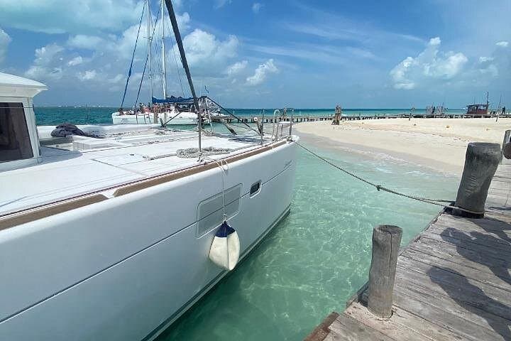Luxury Catamaran to Isla Mujeres: Snorkel El Meco, Open Bar & Lunch photo 4