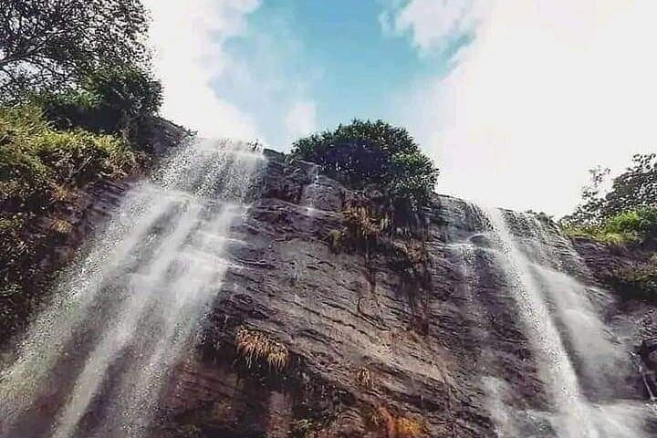 Kandy Waterfalls Tour: Sembuwatta Lake and Knuckles Falls Day Trip
