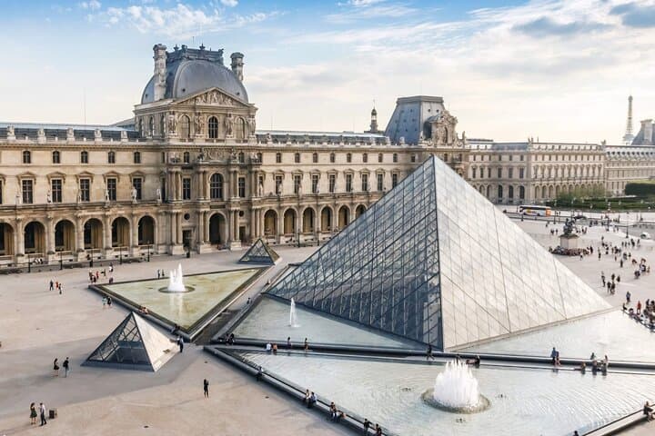 Paris Highlights Private Bike Tour — Expert Local Guide & Iconic Landmarks photo 2