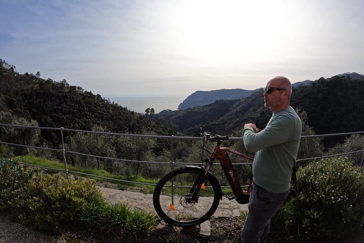 E-Bike Cinque Terre Farmhouse Tour: Monterosso Views & Agriturismo Aperitif photo 2