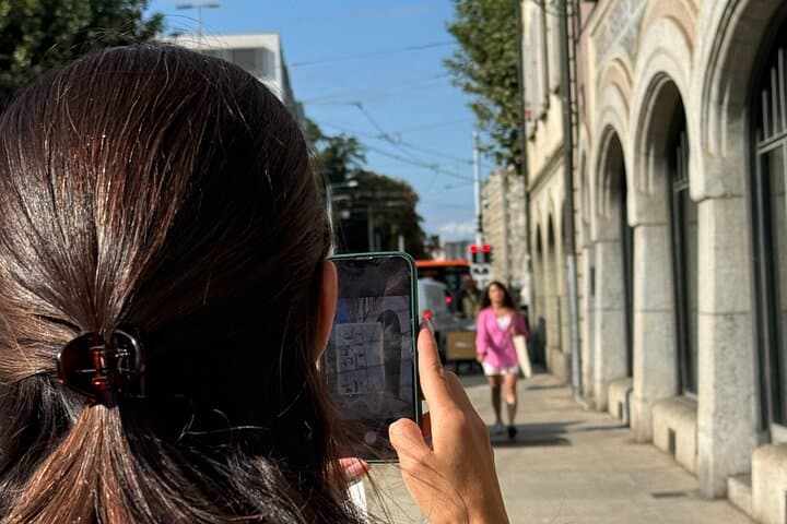 Carouge Historical Track Game: Self-Guided Smartphone Tour of Old Carouge
