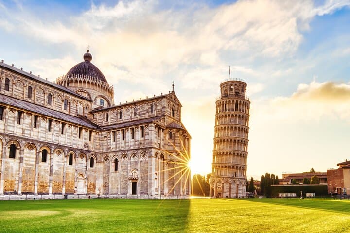 Private Florence to Pisa Transfer with 2-Hour Sightseeing Stop