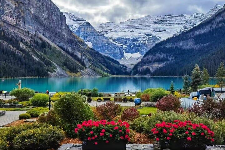 Private Banff & Canmore Tour: Moraine Lake and Lake Louise in One Day