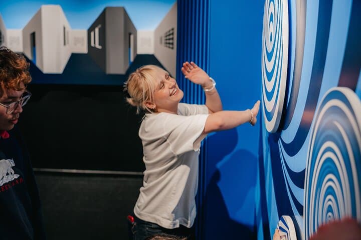 Museum of Illusions Valencia — Interactive Optical Illusions & Photo-Friendly Exhibits