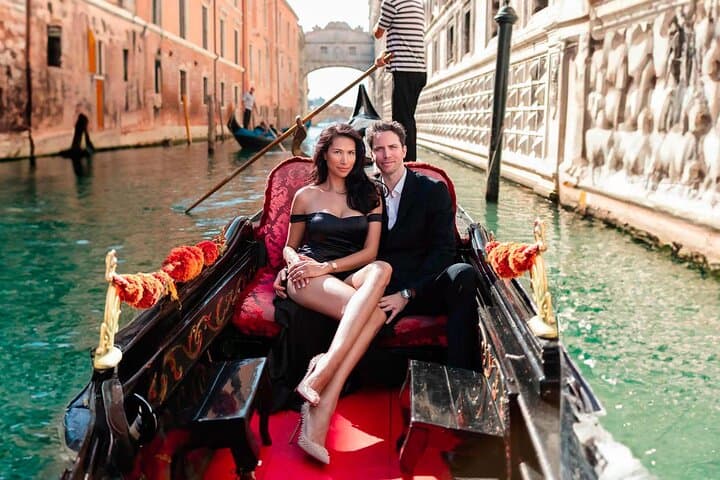 Venice Private Portrait Session — St. Mark's, Canals & Gondola Options