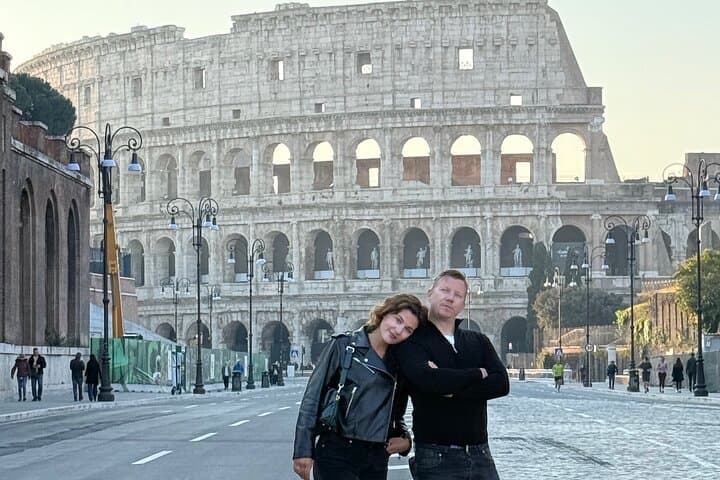 External Colosseum Walking Tour: Rome’s Iconic Facades and Arches photo 6
