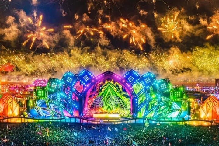 Private Shuttle to Electric Daisy Carnival (EDC) from Las Vegas — Luxury Festival Transport photo 5