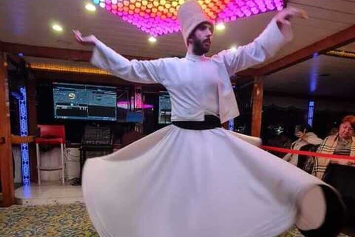 Istanbul Bosphorus Dinner Cruise: Nighttime Dining & Live Turkish Shows photo 4