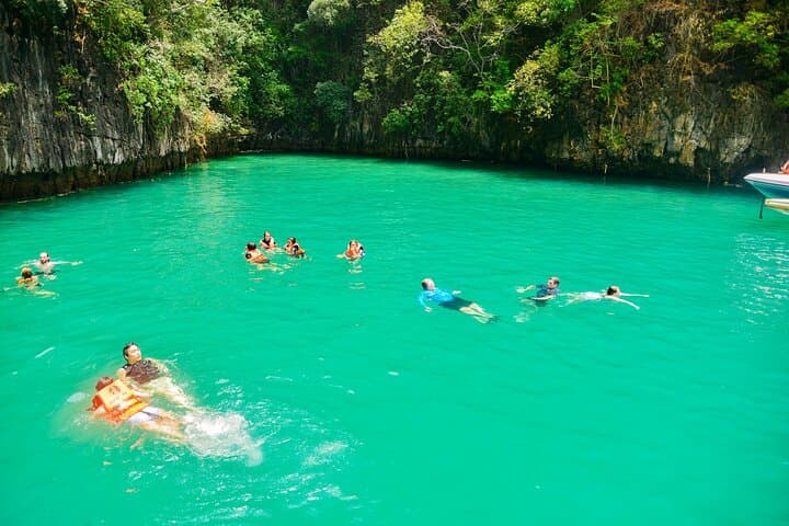 Phi Phi Islands Speedboat Snorkel from Koh Lanta: Full-Day Island Hopping Guide photo 3
