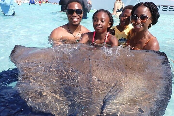 Stingrays and Starfish Point Tour — Grand Cayman Sandbar Excursion photo 3