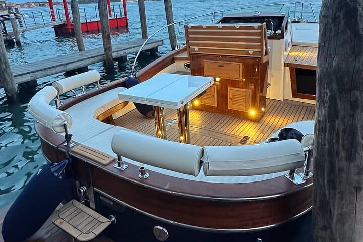 Private Venice Lagoon Boat Tour: Murano, Burano & Sunset Aperitivo photo 4