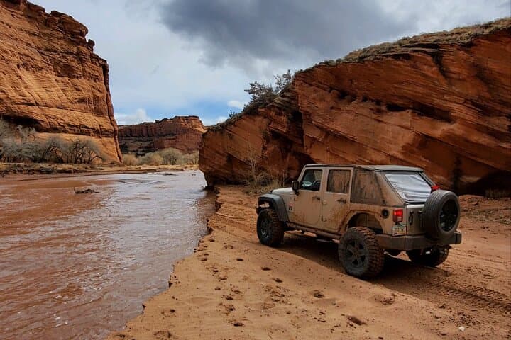 Canyon Combo Tours: 4x4 and Guided Walks Through Canyon de Chelly photo 2