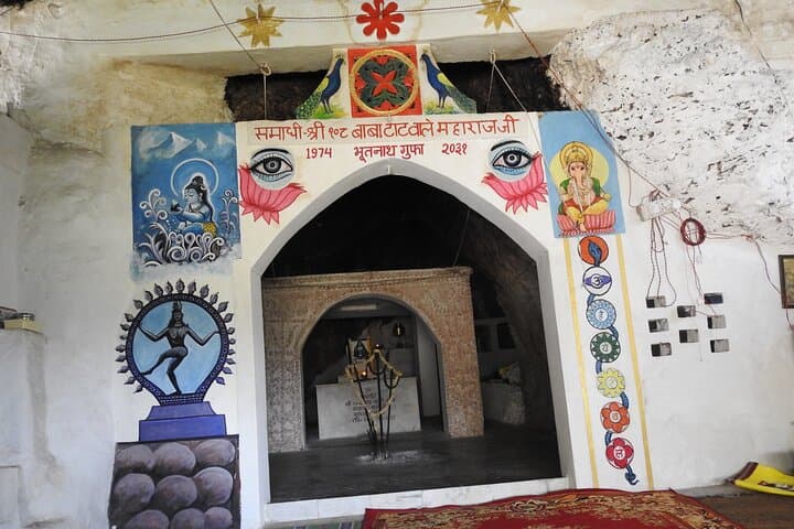 Rishikesh Guided Walk: Ram Jhula, Beatles Ashram & Meditation Caves