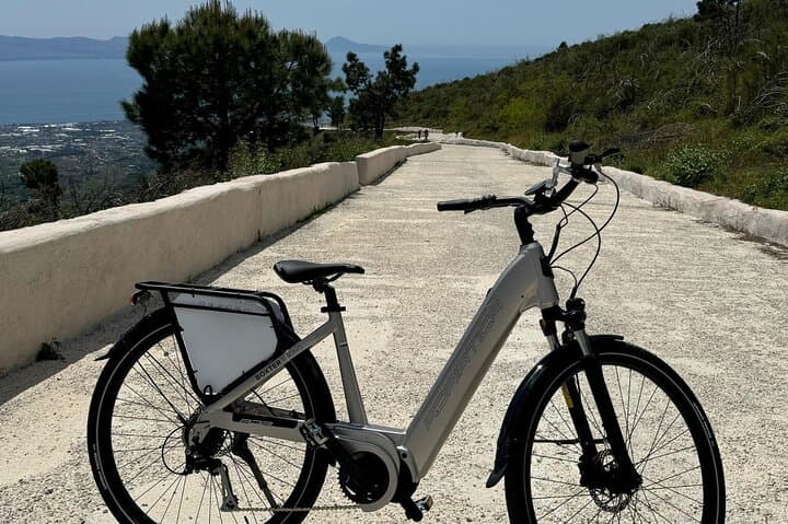 E‑Bike Mount Vesuvius: Ride Strada Matrone to the Crater photo 4